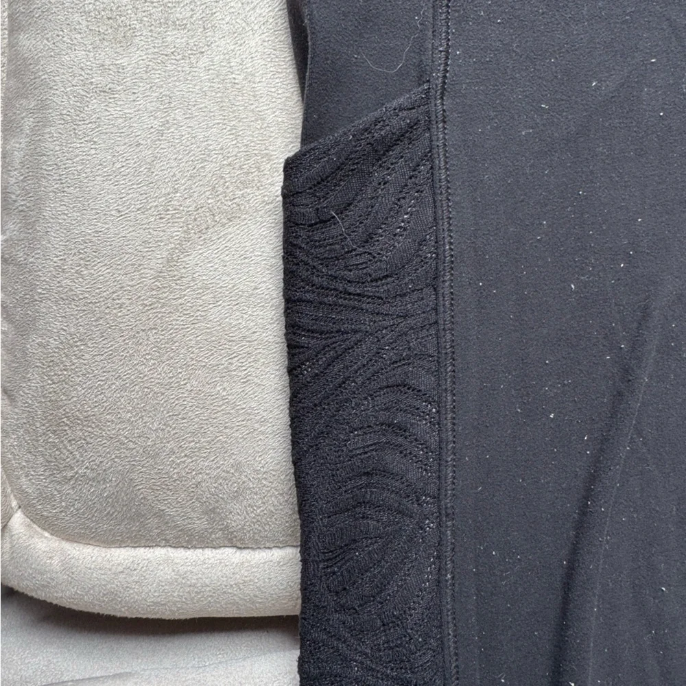 Athleta Black Salutation Stash B Lace Legging 7/8 Length - Picture 7 of 10